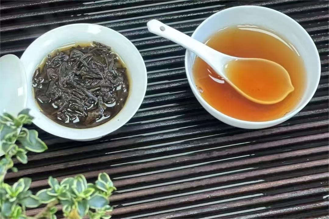 茶叶里藏着“三件宝”——茶多酚、咖啡碱（咖啡因）、茶氨酸