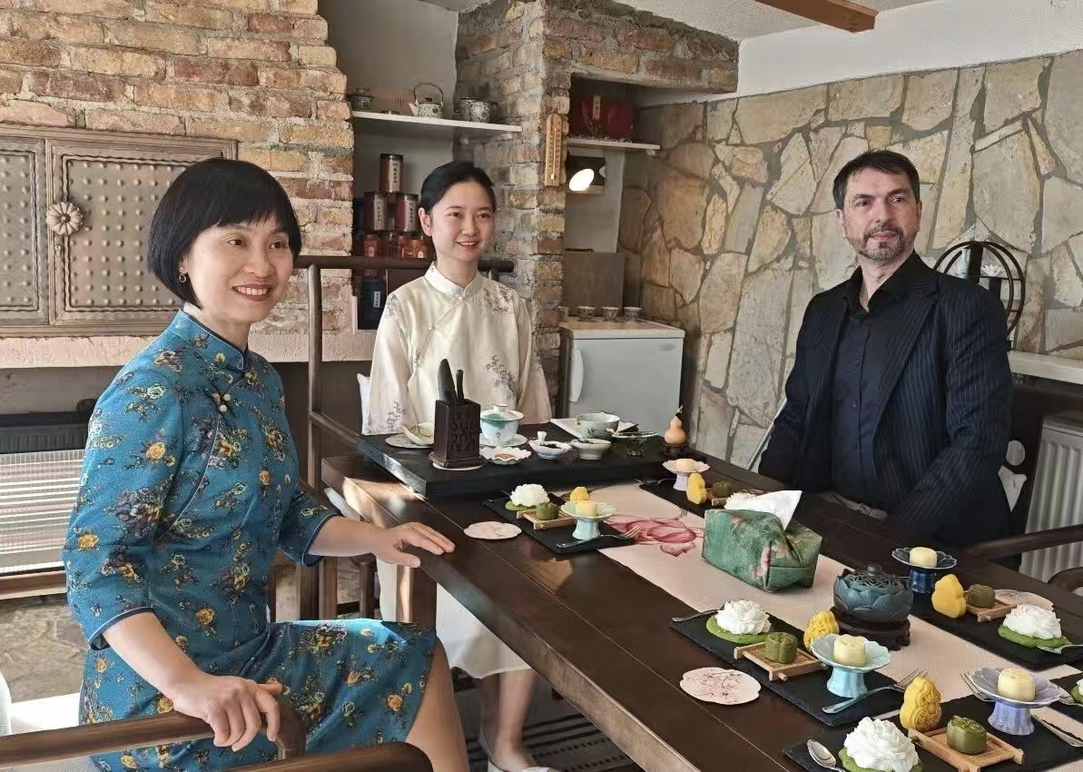 以茶会友·以莲传韵——驻波黑使馆开展中国茶文化外交